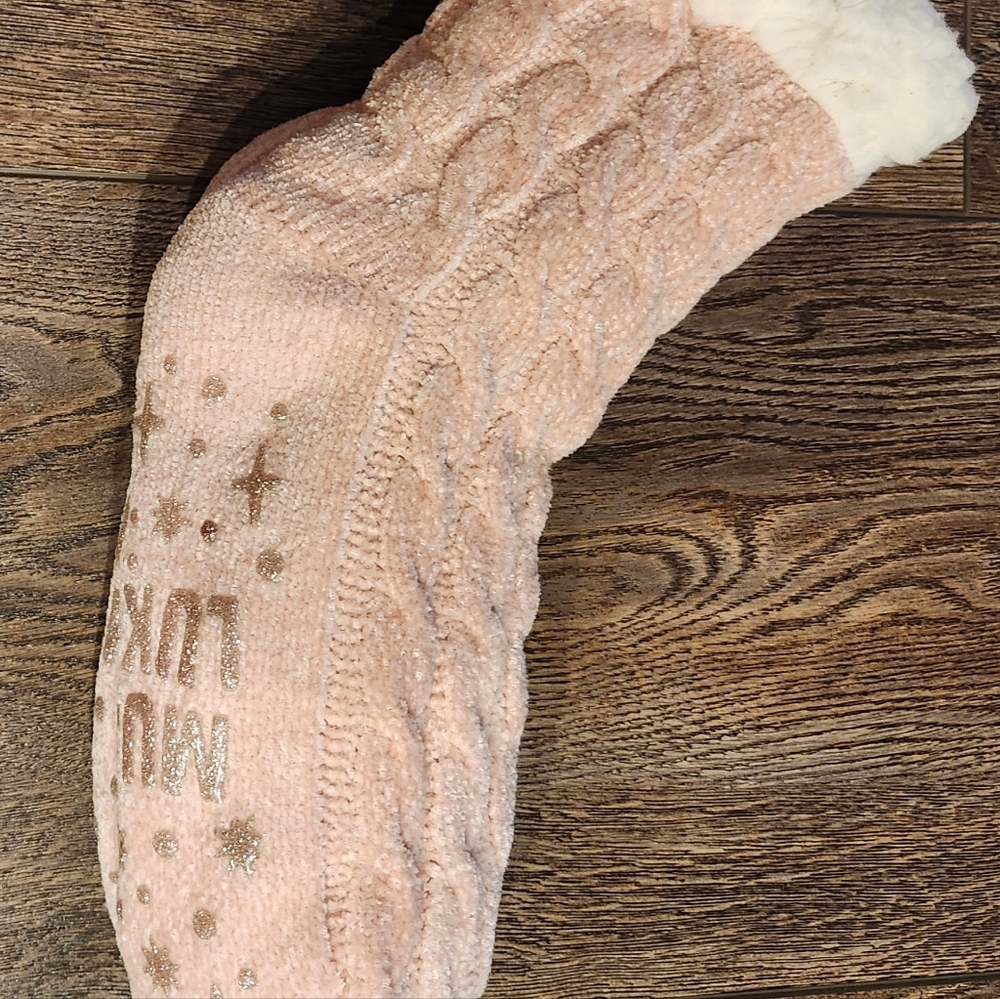 Muk Luk NWOT Cozy Socks Blush Pink